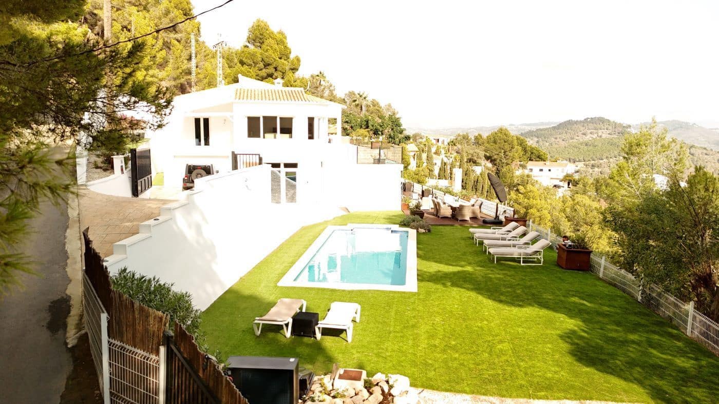 4 soveværelse Villa til salg i Calpe / Calp med swimmingpool garage - € 999.900 (Ref: 9758521)