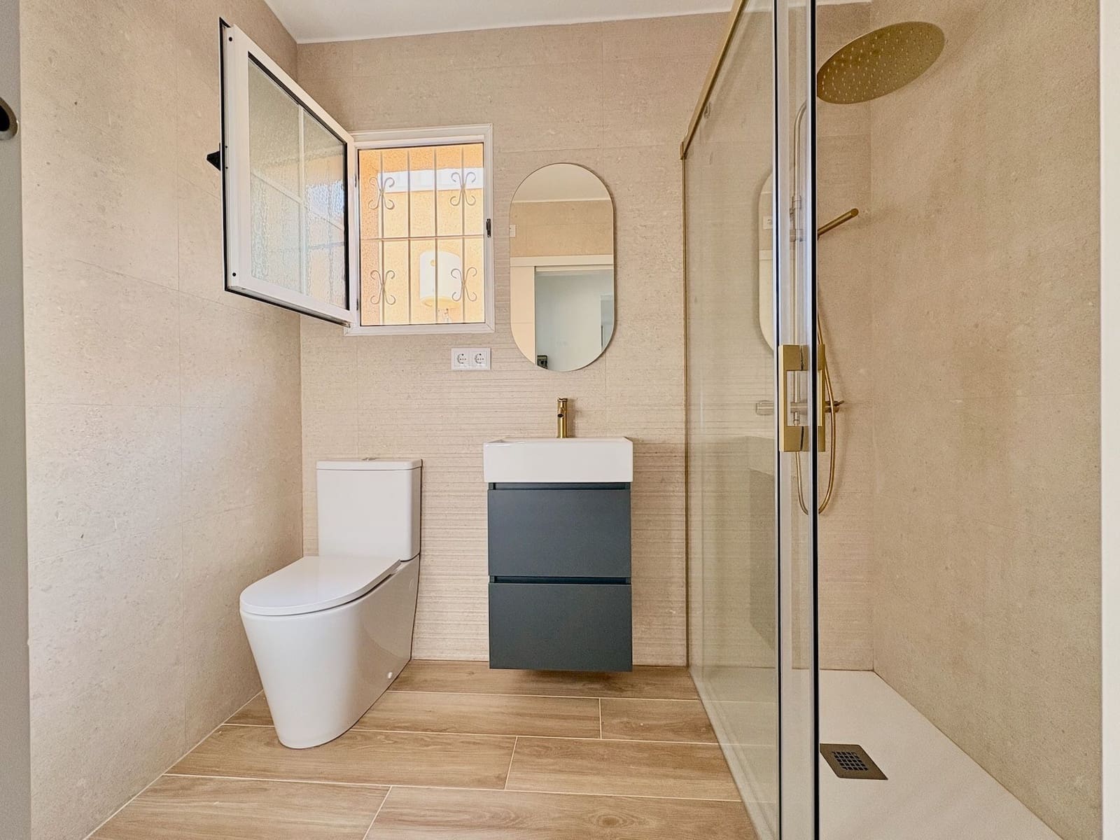 Chalet de 4 habitaciones en Orihuela Costa en venta con piscina garaje - 270.000 € (Ref: 10054806)