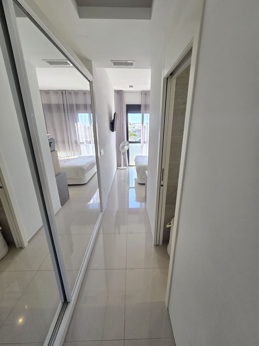 3 makuuhuone Kattohuoneisto myytävänä paikassa Orihuela Costa mukana uima-altaan - 299 995 € (Ref: 10080508)