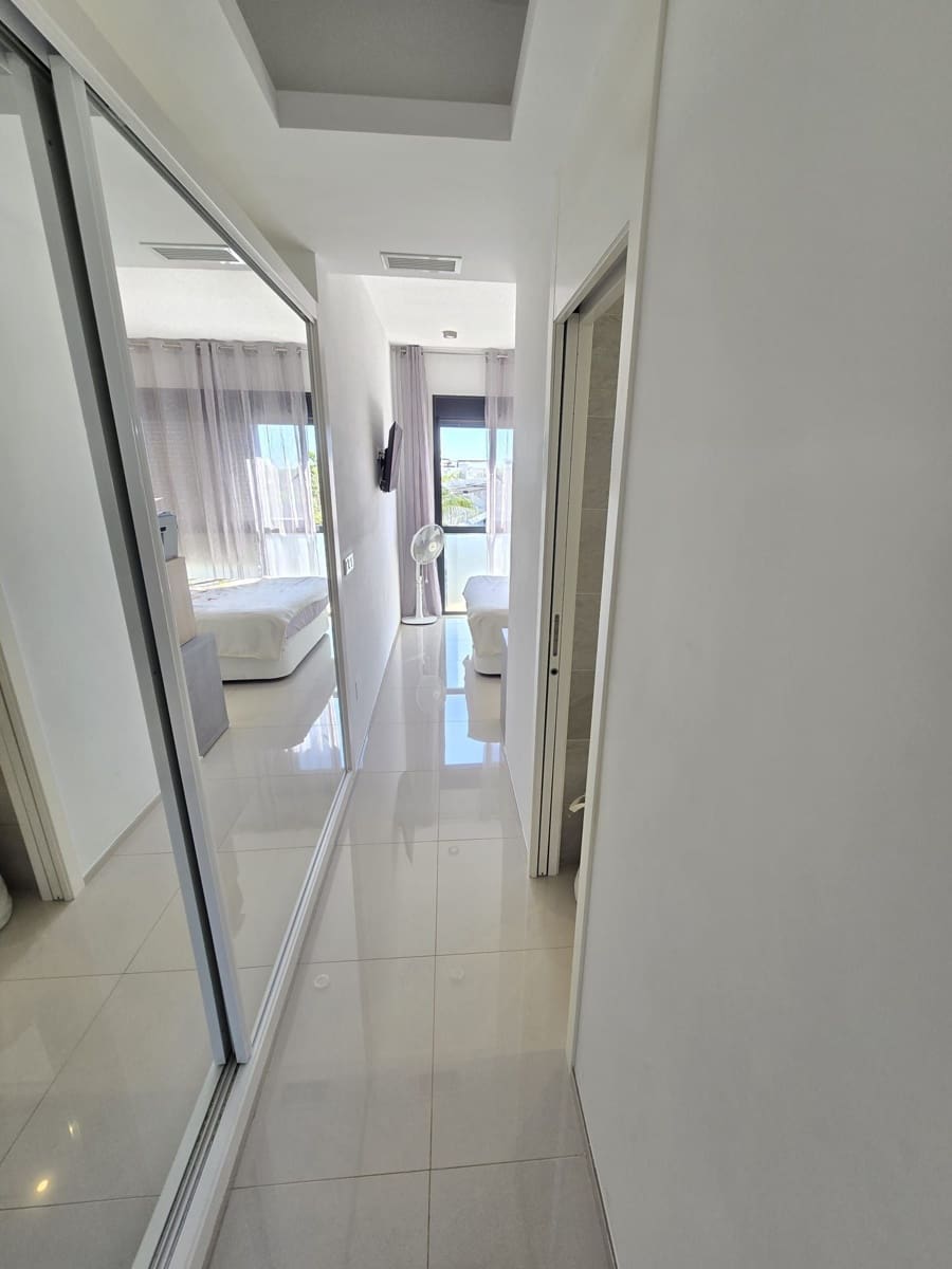 3 makuuhuone Kattohuoneisto myytävänä paikassa Orihuela Costa mukana uima-altaan - 299 995 € (Ref: 10080508)