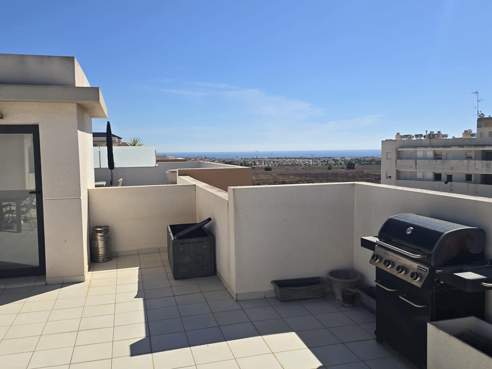 3 makuuhuone Kattohuoneisto myytävänä paikassa Orihuela Costa mukana uima-altaan - 299 995 € (Ref: 10080508)