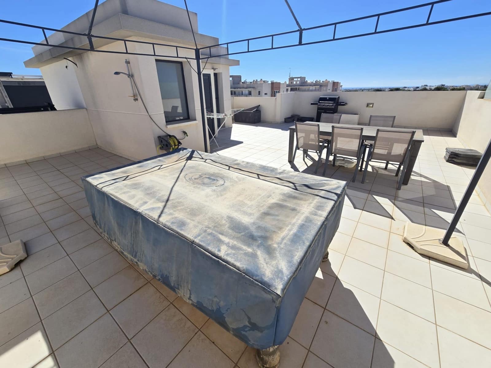 3 makuuhuone Kattohuoneisto myytävänä paikassa Orihuela Costa mukana uima-altaan - 299 995 € (Ref: 10080508)