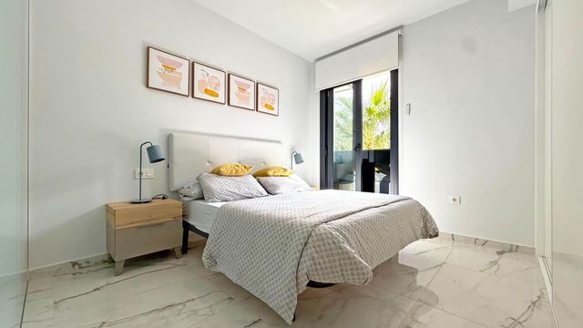Apartamento de 2 habitaciones en Orihuela Costa, Orihuela en venta con piscina garaje - 249.000 € (Ref: 10101799)