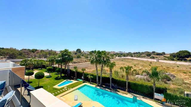 Apartamento de 2 habitaciones en Orihuela Costa, Orihuela en venta con piscina garaje - 269.000 € (Ref: 10108983)