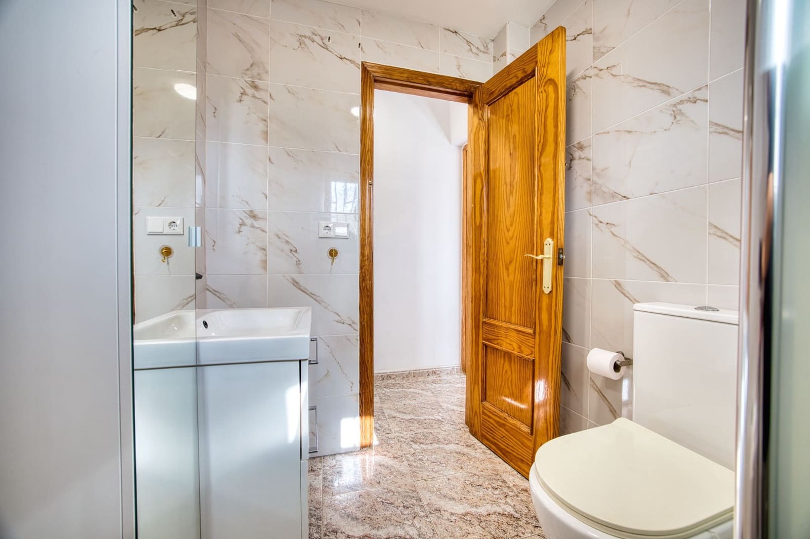 3 sypialnia Dom blizniak na sprzedaż w Torrevieja z basenem garażem - 215 000 € (Ref: 10128114)
