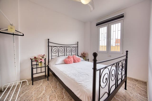 3 sypialnia Dom blizniak na sprzedaż w El Chaparral - La Siesta - La Torreta, Torrevieja z basenem garażem - 215 000 € (Ref: 10128114)
