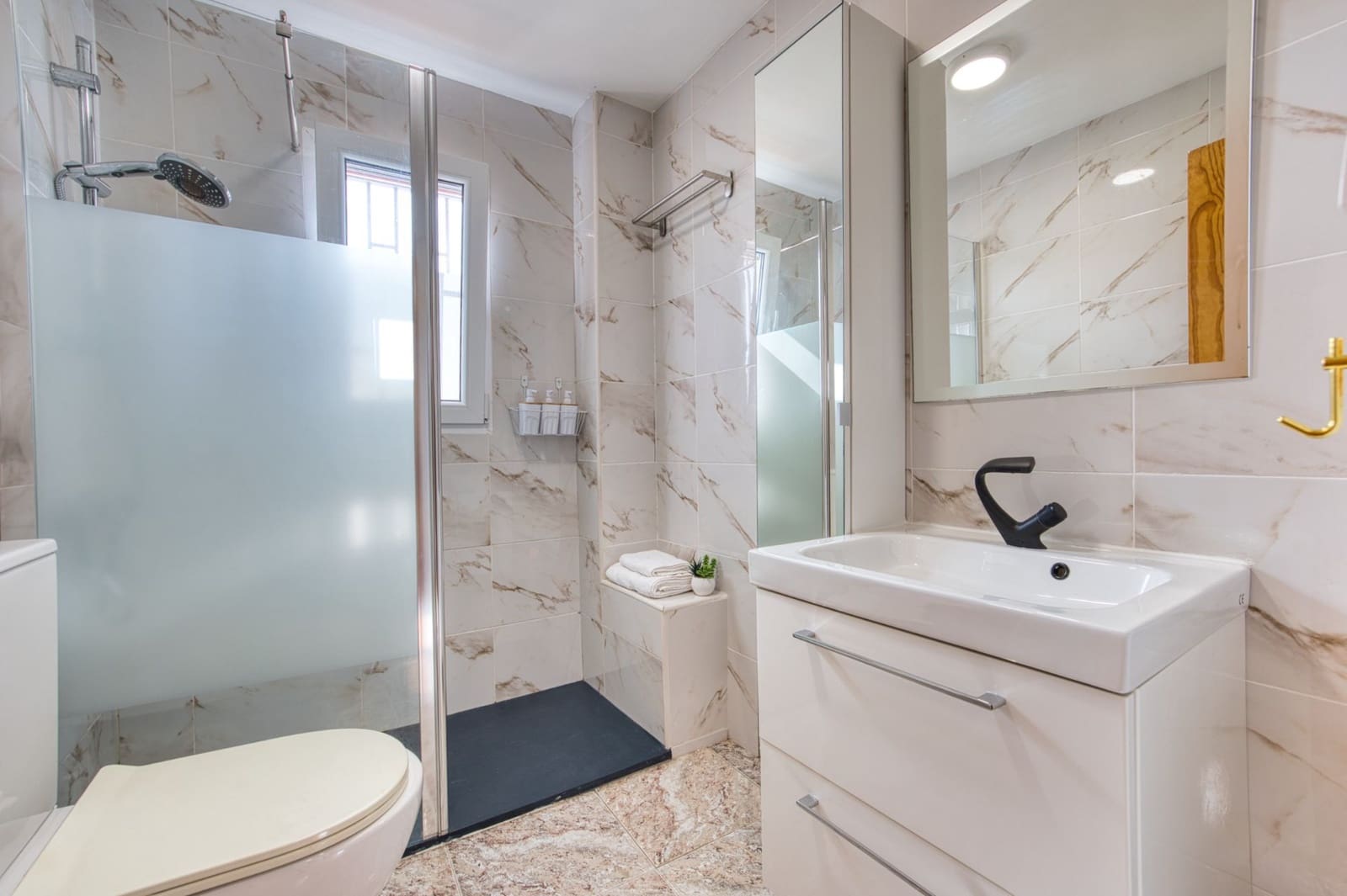 3 sypialnia Dom blizniak na sprzedaż w Torrevieja z basenem garażem - 215 000 € (Ref: 10128114)
