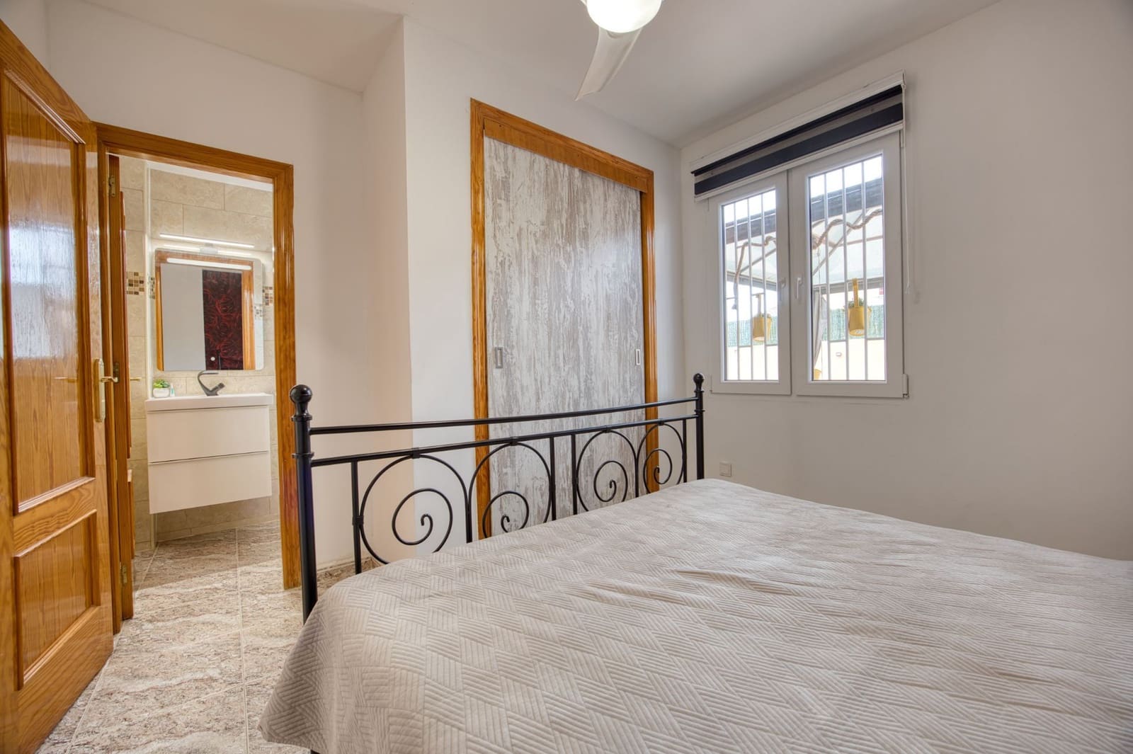 3 sypialnia Dom blizniak na sprzedaż w Torrevieja z basenem garażem - 215 000 € (Ref: 10128114)