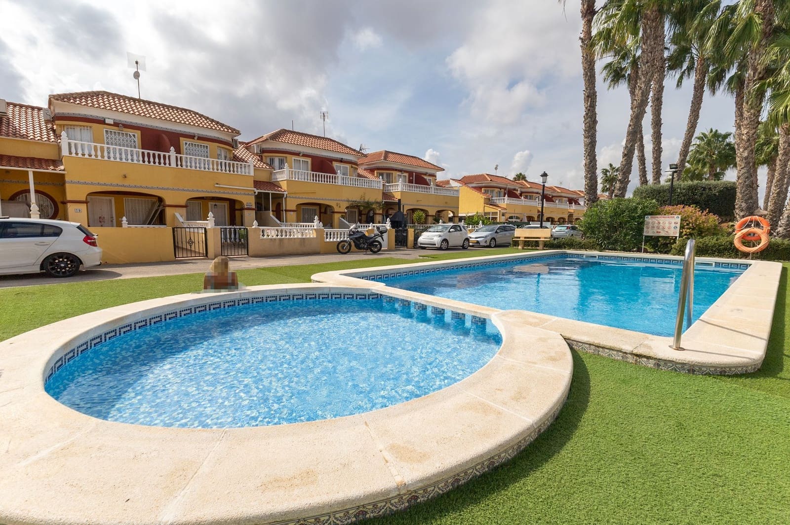 3 sypialnia Dom blizniak na sprzedaż w Torrevieja z basenem garażem - 215 000 € (Ref: 10128114)