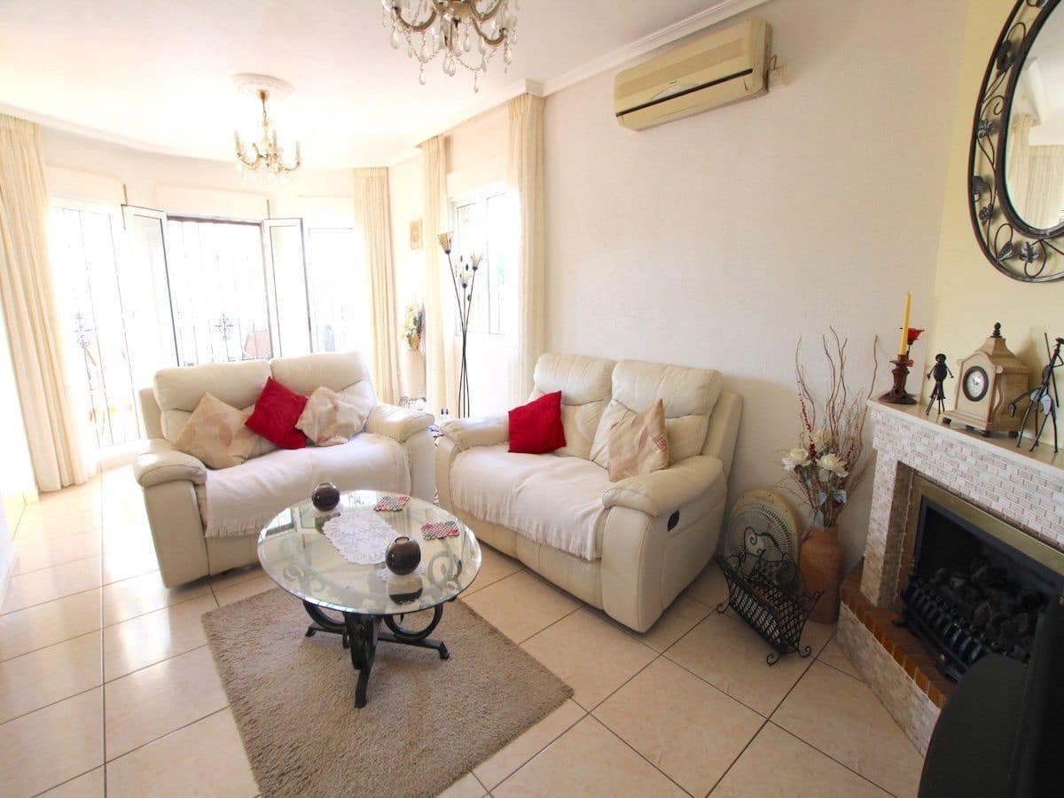 2 bedroom Villa for sale in Guardamar del Segura with pool - € 249,950 (Ref: 10151065)
