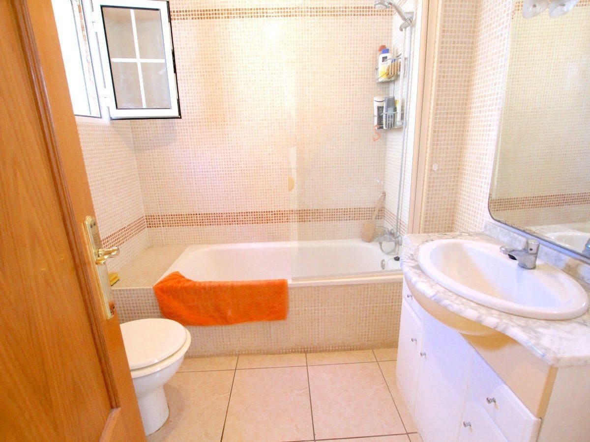 2 bedroom Villa for sale in Guardamar del Segura with pool - € 249,950 (Ref: 10151065)