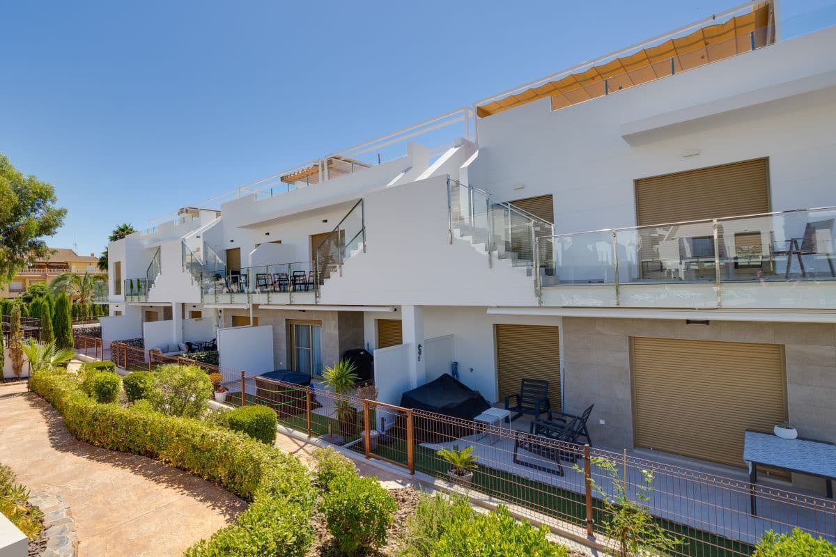 2 soveværelse Bungalow til salg i Pilar de la Horadada med swimmingpool garage - € 249.900 (Ref: 10161046)