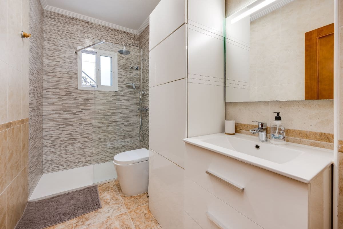 2 bedroom Bungalow for sale in Orihuela Costa with pool - € 196,100 (Ref: 10162852)