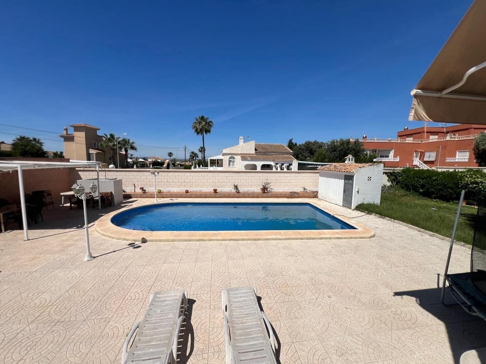 Chalet de 5 habitaciones en Torrevieja en venta con piscina garaje - 387.990 € (Ref: 10182652)