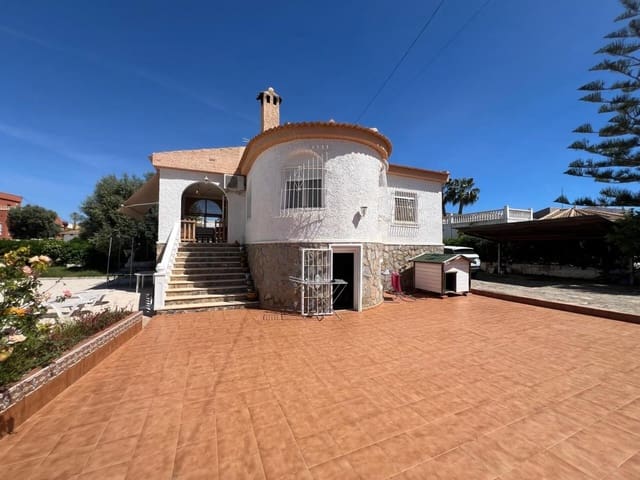 Chalet de 5 habitaciones en El Chaparral - La Siesta - La Torreta, Torrevieja en venta con piscina garaje - 387.990 € (Ref: 10182652)