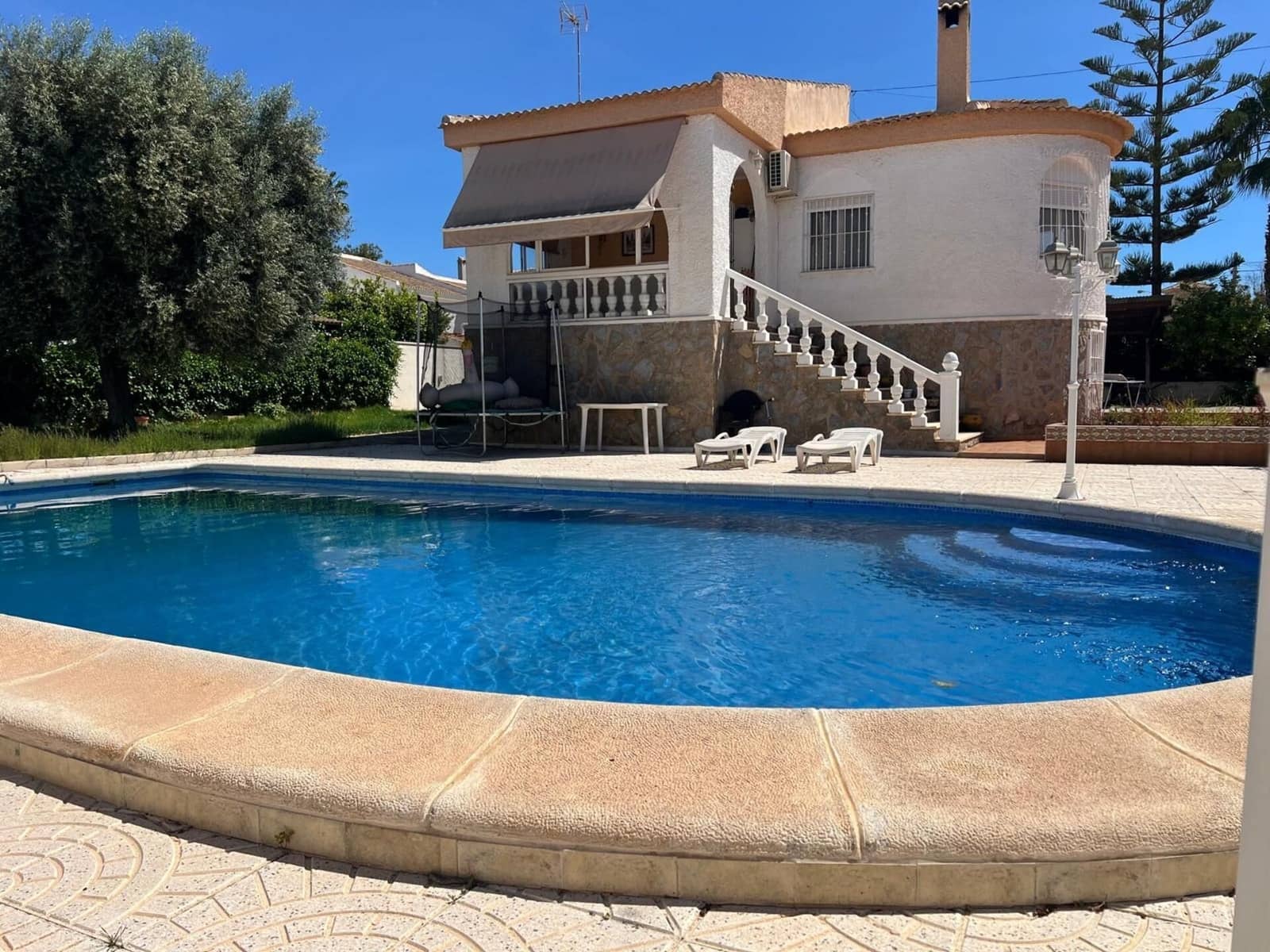 Chalet de 5 habitaciones en Torrevieja en venta con piscina garaje - 387.990 € (Ref: 10182652)