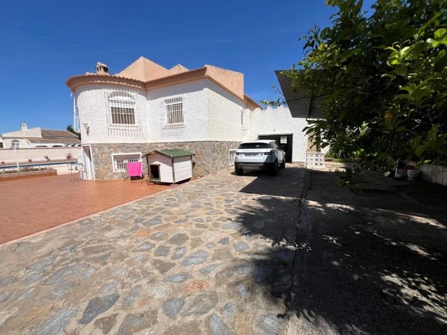 Chalet de 5 habitaciones en El Chaparral - La Siesta - La Torreta, Torrevieja en venta con piscina garaje - 387.990 € (Ref: 10182652)
