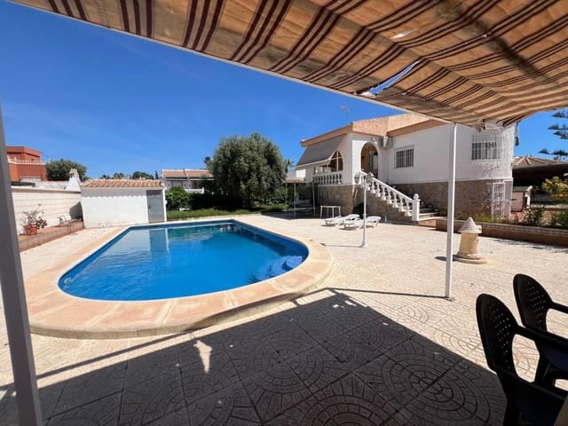 Chalet de 5 habitaciones en El Chaparral - La Siesta - La Torreta, Torrevieja en venta con piscina garaje - 387.990 € (Ref: 10182652)