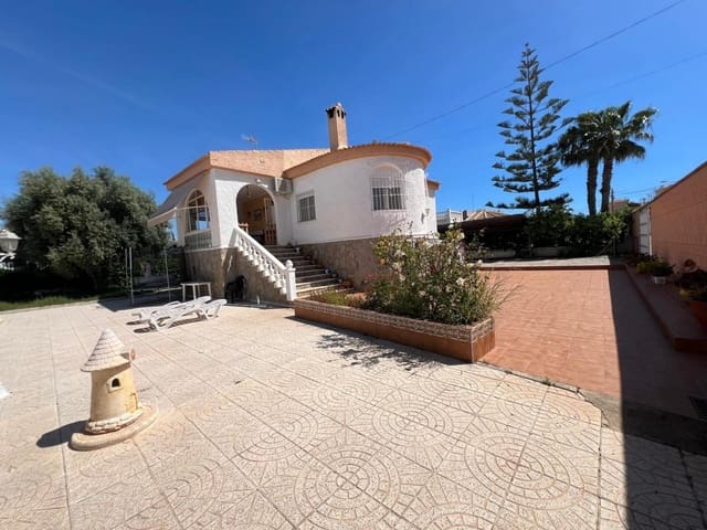 Chalet de 5 habitaciones en El Chaparral - La Siesta - La Torreta, Torrevieja en venta con piscina garaje - 387.990 € (Ref: 10182652)
