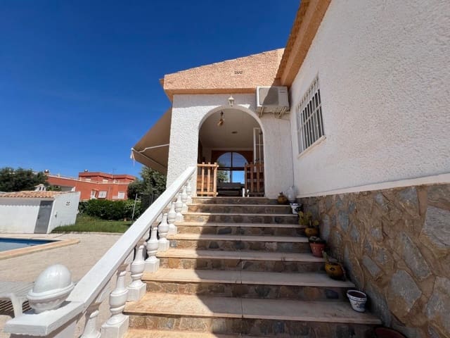 Chalet de 5 habitaciones en El Chaparral - La Siesta - La Torreta, Torrevieja en venta con piscina garaje - 387.990 € (Ref: 10182652)