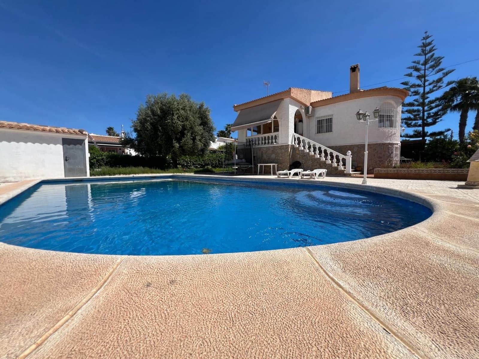 Chalet de 5 habitaciones en Torrevieja en venta con piscina garaje - 387.990 € (Ref: 10182652)