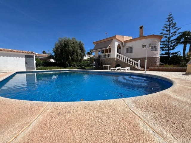 Chalet de 5 habitaciones en El Chaparral - La Siesta - La Torreta, Torrevieja en venta con piscina garaje - 387.990 € (Ref: 10182652)