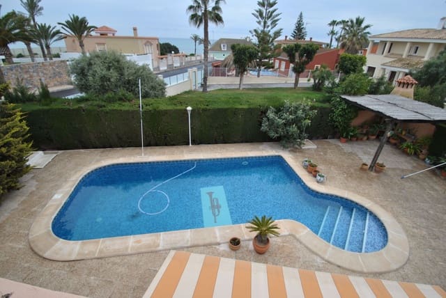 4 quarto Moradia para venda em Torrevieja com piscina garagem - 750 000 € (Ref: 4507398)