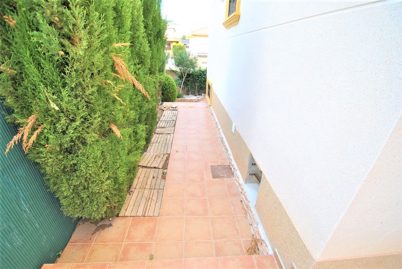 3 bedroom Villa for sale in Villamartin with pool garage - € 347,000 (Ref: 5669293)
