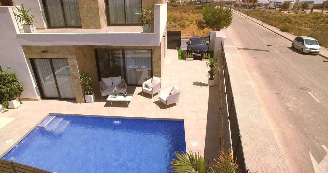 3 bedroom Villa for sale in Los Montesinos with pool garage - € 358,000 (Ref: 6973708)