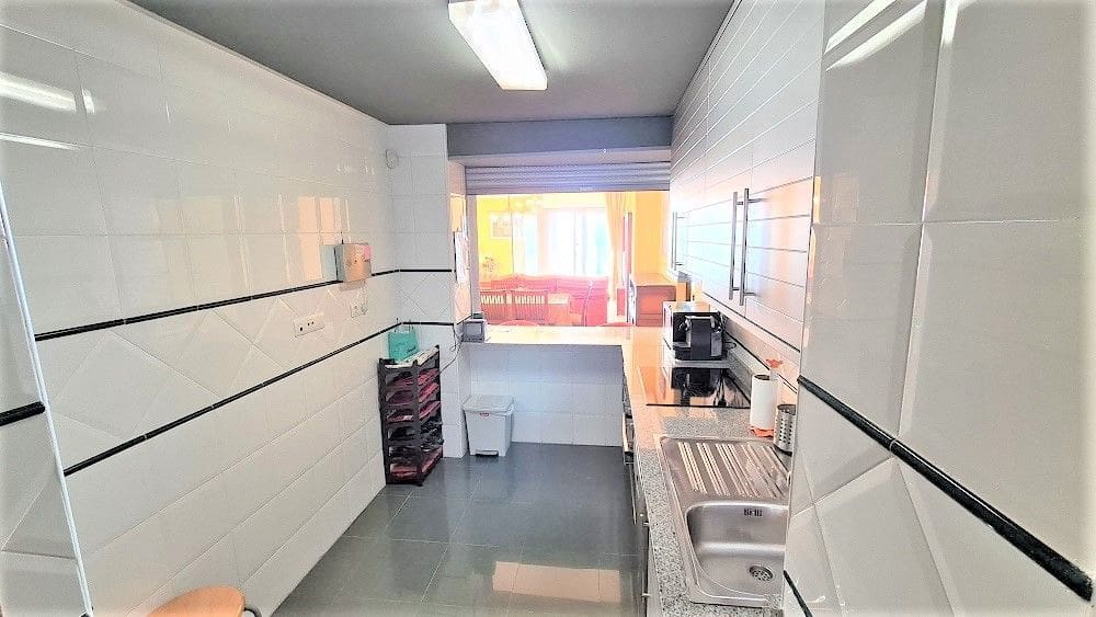 3 bedroom Apartment for sale in Torrevieja with pool - € 315,000 (Ref: 7096819)