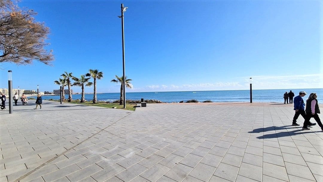 3 bedroom Apartment for sale in Torrevieja with pool - € 315,000 (Ref: 7096819)