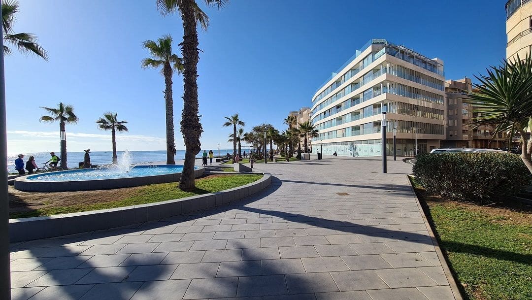 3 bedroom Apartment for sale in Torrevieja with pool - € 315,000 (Ref: 7096819)