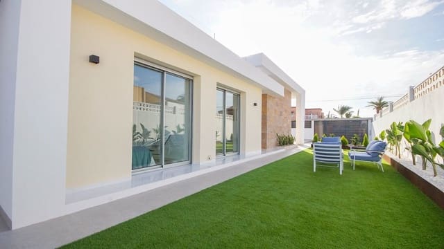 Chalet de 3 habitaciones en La Siesta, Torrevieja en venta con piscina garaje - 449.000 € (Ref: 7494743)