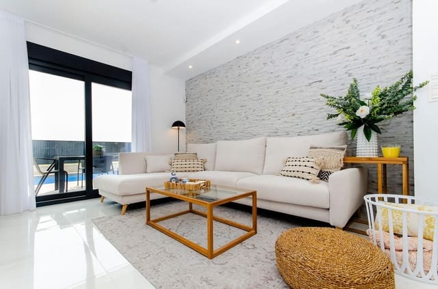 Chalet de 3 habitaciones en Vistabella, Orihuela en venta con piscina - 449.000 € (Ref: 7555369)