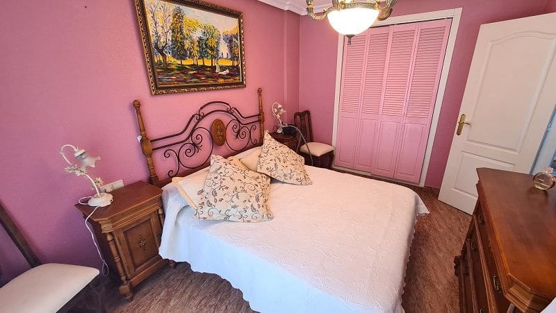 4 bedroom Villa for sale in Torrevieja - € 279,990 (Ref: 7700833)