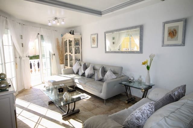 Chalet de 4 habitaciones en San Miguel de Salinas en venta con piscina - 299.000 € (Ref: 7910912)