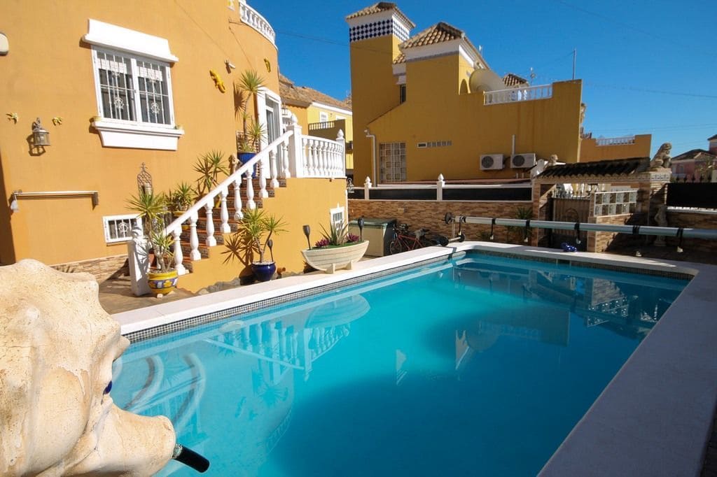 4 bedroom Villa for sale in San Miguel de Salinas with pool - € 299,000 (Ref: 7910912)