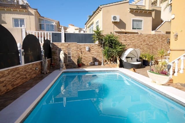 Chalet de 4 habitaciones en San Miguel de Salinas en venta con piscina - 299.000 € (Ref: 7910912)