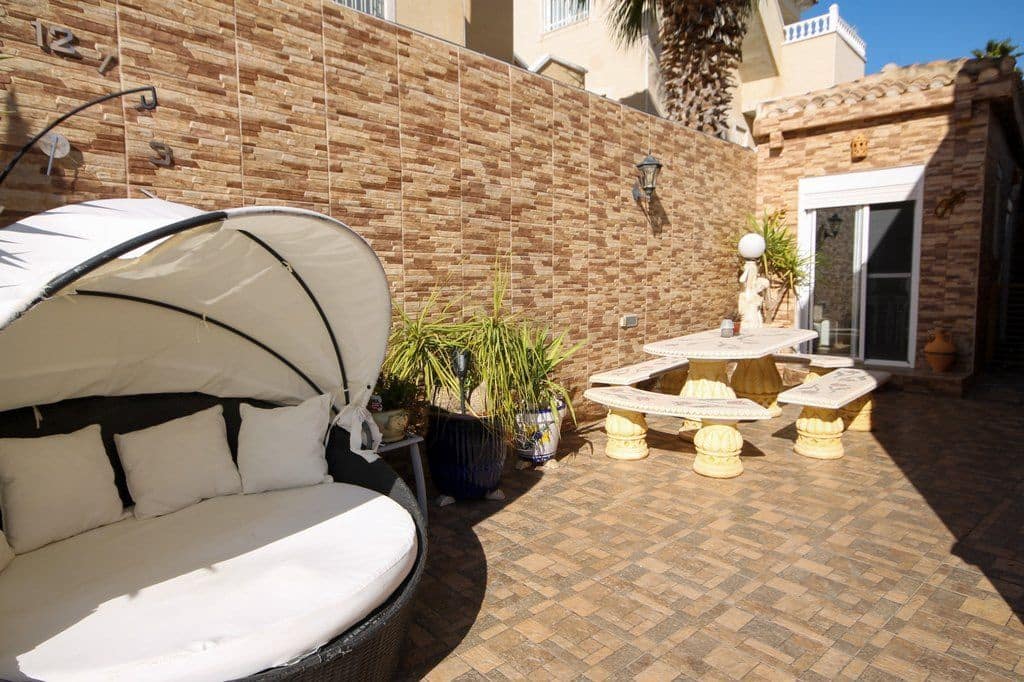 4 bedroom Villa for sale in San Miguel de Salinas with pool - € 299,000 (Ref: 7910912)