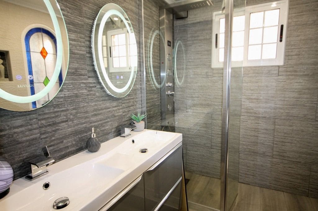 4 bedroom Villa for sale in San Miguel de Salinas with pool - € 299,000 (Ref: 7910912)