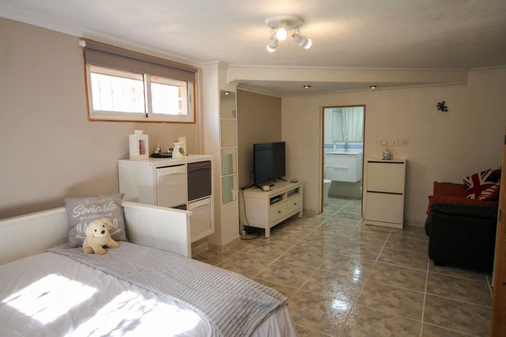 4 bedroom Villa for sale in San Miguel de Salinas with pool - € 299,000 (Ref: 7910912)