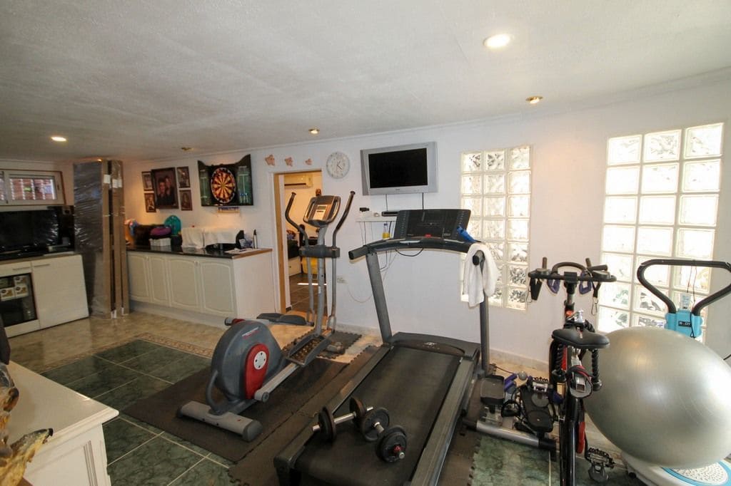 4 bedroom Villa for sale in San Miguel de Salinas with pool - € 299,000 (Ref: 7910912)