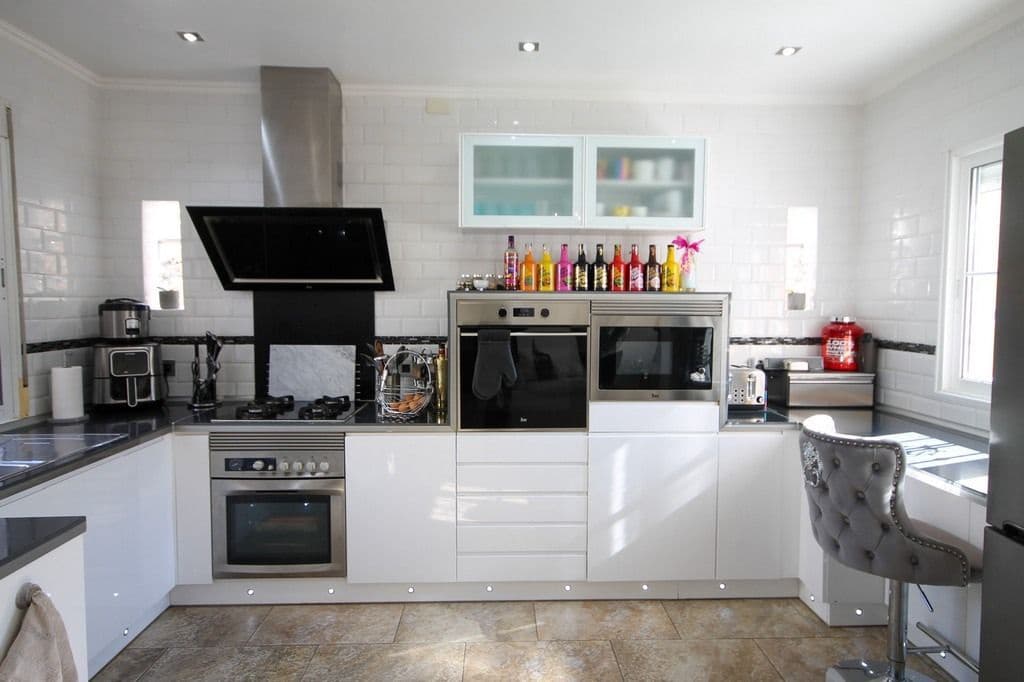 4 bedroom Villa for sale in San Miguel de Salinas with pool - € 299,000 (Ref: 7910912)