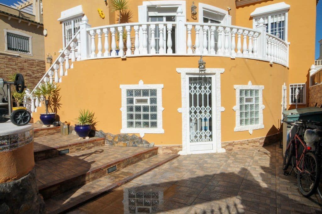 4 bedroom Villa for sale in San Miguel de Salinas with pool - € 299,000 (Ref: 7910912)