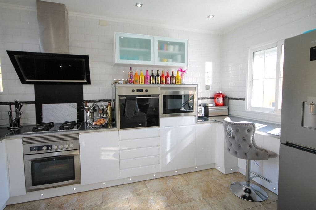 4 bedroom Villa for sale in San Miguel de Salinas with pool - € 299,000 (Ref: 7910912)