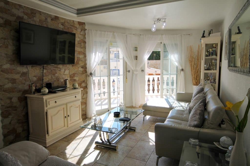 4 bedroom Villa for sale in San Miguel de Salinas with pool - € 299,000 (Ref: 7910912)