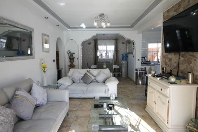 Chalet de 4 habitaciones en San Miguel de Salinas en venta con piscina - 299.000 € (Ref: 7910912)