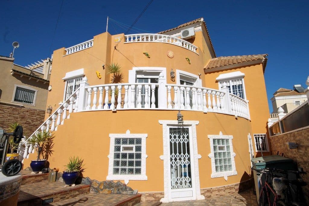 4 bedroom Villa for sale in San Miguel de Salinas with pool - € 299,000 (Ref: 7910912)