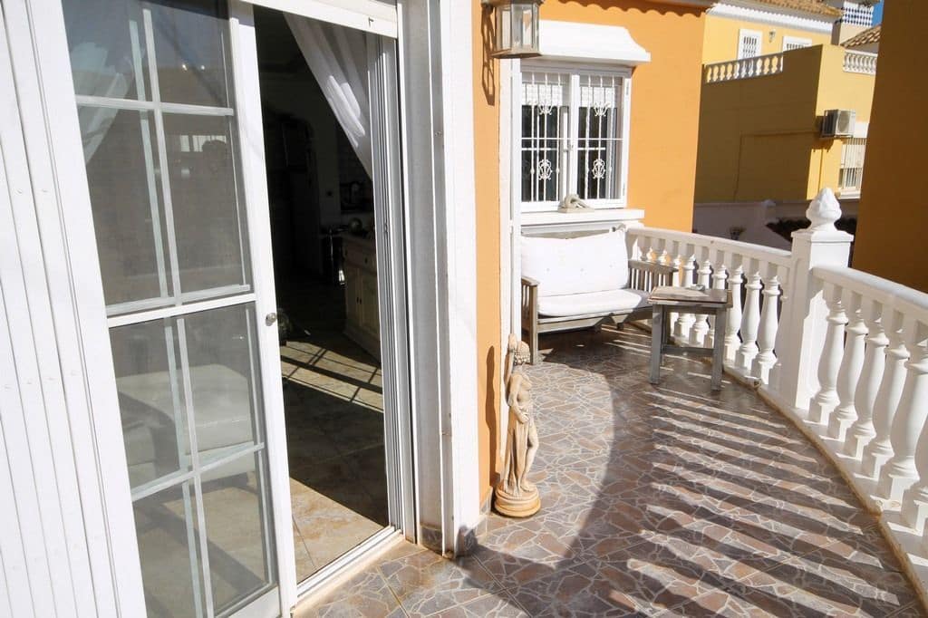 4 bedroom Villa for sale in San Miguel de Salinas with pool - € 299,000 (Ref: 7910912)