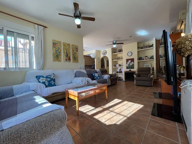 3 soverom Kjedet enebolig til salgs i Orihuela Costa, Orihuela med svømmebasseng - € 290 000 (Ref: 8055808)